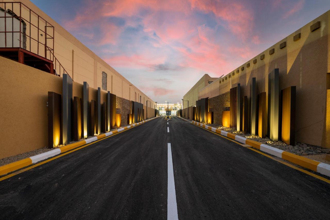 Mirada Gold Jizan - Resort & Private Pools 外观 照片 The main road through the park