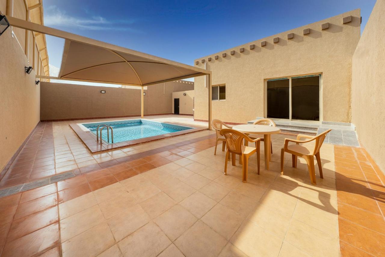 Mirada Gold Jizan - Resort & Private Pools 外观 照片 A swimming pool in a villa in Al Reef, Abu Dhabi